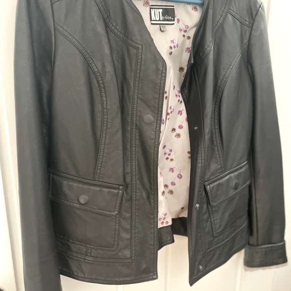 KUT from the Kloth lightweight faux leather jacket, with floral lining - Picture 7 of 7
